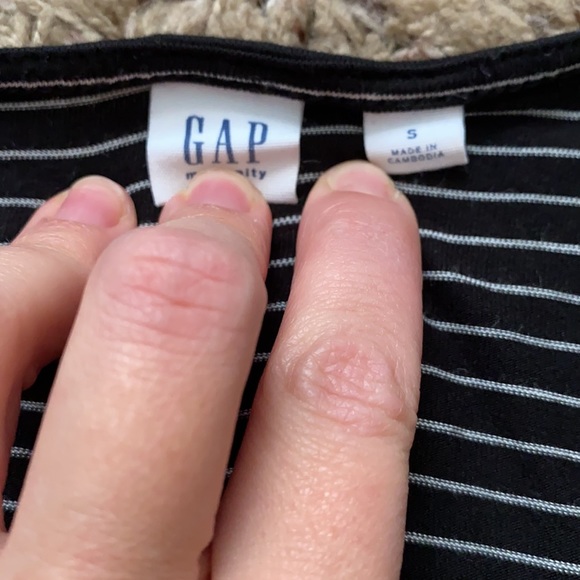 Great condition gap maternity wrap dress - Picture 3 of 3